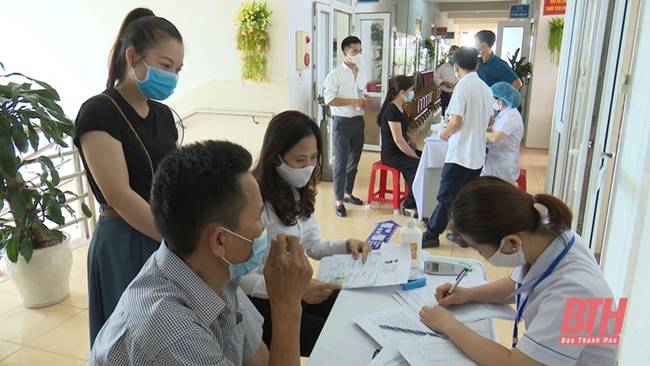 Đông Sơn: 550 người được tiêm vắc - xin phòng COVID-19