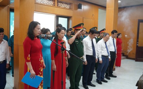 Lễ dâng hương nhân kỷ niệm 75 năm Ngày truyền thống Lực lượng vũ trang huyện Đông Sơn.